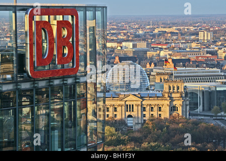 Blick auf DB-Tower und Sony Center, Reichstag, Berlin, Deutschland, Europa Stockfoto