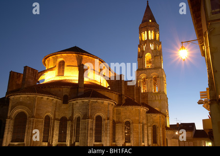 Kirche St. Léonards am Abend mit Glockenturm, Saint-Léonard-de-Noblat, Way of St. James, Chemins de Saint-Jacques, über L Stockfoto