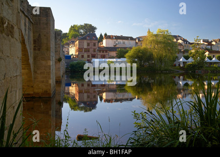 Pont Saint Etienne über den Fluss Vienne im Morgenlicht, den Weg des Hl. Jakobus, Chemins de Saint-Jacques, Via Lemovicensis, Stockfoto