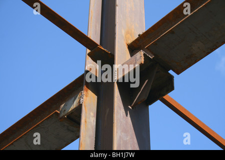 Metall-Knoten der Verbindung von Säule und Balken Stockfoto