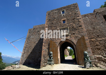 Skulpturen vor dem Eingang zum Messner Mountain Museum Messner, MMM, Schloss Sigmundskron, Reinhold Messner, Bozen, Stockfoto