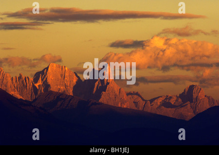 Berglandschaft bei Sonnenuntergang, Pala-Gruppe, Dolomiten, Provinz Trient, Südtirol, Italien Stockfoto