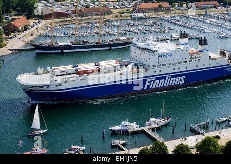 Blick auf einem Frachter im Hafen von Travemünde, Schleswig Holstein, Deutschland, Europa Stockfoto