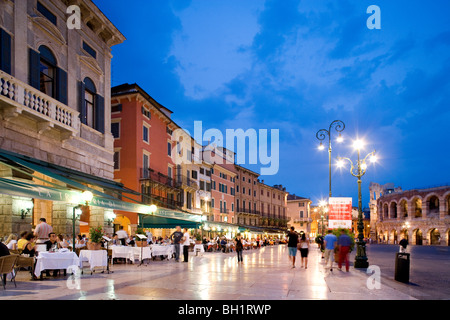 Restaurants, Piazza Bra, Verona, Veneto, Italien Stockfoto