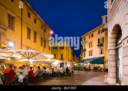 Restaurant in der Nähe von Piazza Bra, Verona, Veneto, Italien Stockfoto