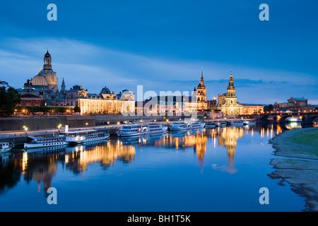 Blick über Elbe, Brühl Terrasse, Dresden Hochschule für bildende Kunst Dresden Schloss, Standehaus, Katholische Hofkirche eine Stockfoto