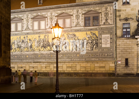 Furstenzug (Fürstenzug) in den Abend, Dresden, Sachsen, Deutschland Stockfoto