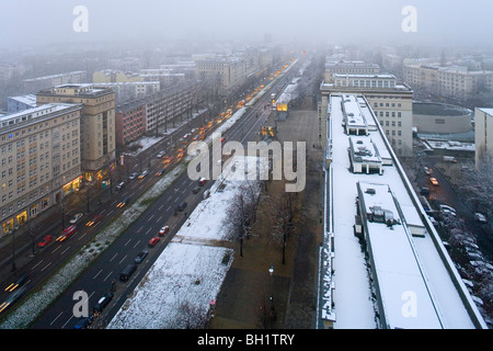 Die Karl-Marx-Allee, Winter, Schnee, Berlin Stockfoto