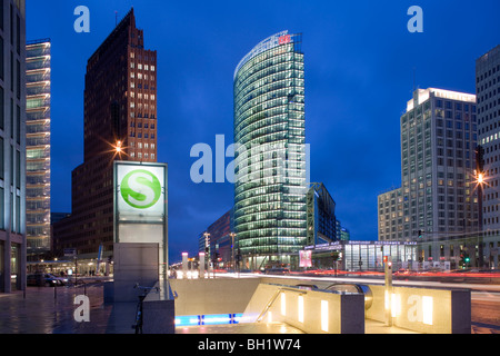 Potsdamer Platz von links nach rechts, Hans Kollhoff-Tower, Bahn-Tower, Sony Center und Beisheim-Center, Potsdamer Platz, Berlin, G Stockfoto