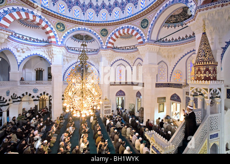 Interieur, Sehitlik Moschee in Neukölln, größte Moschee der Stadt, Berlin, Deutschland Stockfoto