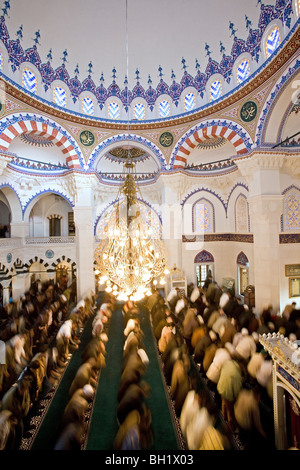 Interieur, Sehitlik Moschee in Neukölln, größte Moschee der Stadt, Berlin, Deutschland Stockfoto