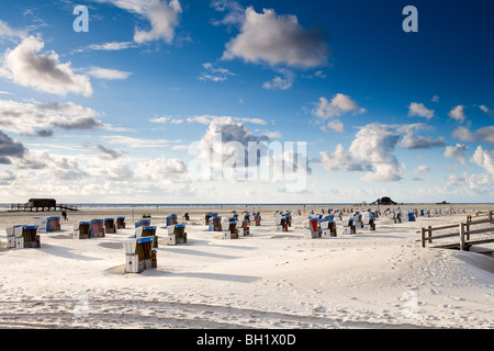 Liegestühle am Strand, St. Peter-Ording, Eiderstedt Halbinsel, Schleswig Holstein, Deutschland, Europa Stockfoto