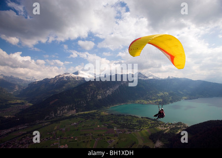 Tandem Paragliding Interlaken, Berner Oberland (Hochland), Kanton Bern, Schweiz Stockfoto