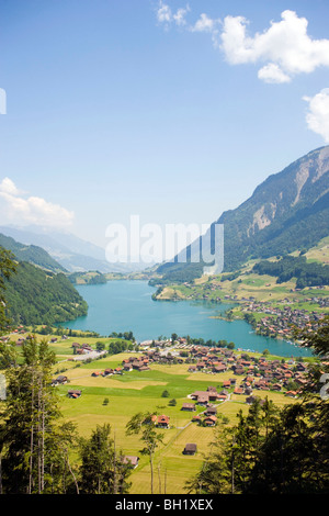 Blick vom Berg Rothorn über Tal mit Brienzer See und Dorf Brienz, Berner Oberland (Hochland), Kanton Bern, Ausrüstu Stockfoto