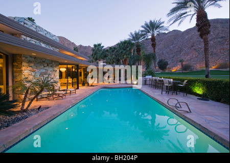 Swimmingpool außen von Palm Springs nach Hause Stockfoto
