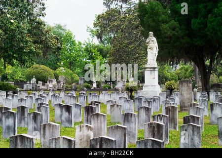 Die Stille, das Denkmal über 750 Uhren Gräber Konföderierten in Laurel Grove North Cemetery Savannah, Georgia Stockfoto