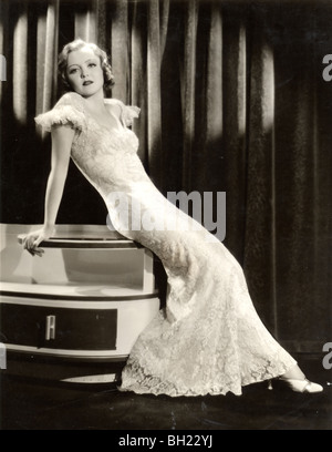 Schauspielerin Nancy Carroll im Art Deco-Kleid Stockfoto