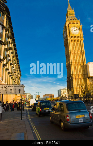 Taxis Parliament Square Westminster bridge central London England UK Stockfoto