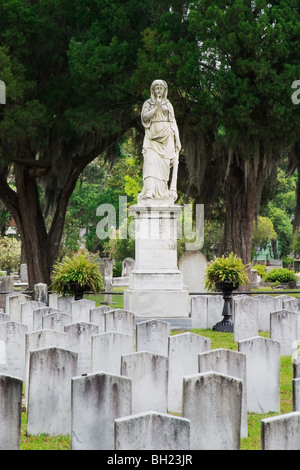 Die Stille, das Denkmal über 750 Uhren Gräber Konföderierten in Laurel Grove North Cemetery Savannah, Georgia Stockfoto