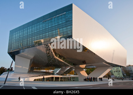 ANSICHT DES PORSCHE MUSEUMS IN STUTTGART, ERÖFFNUNG 2009, DEUTSCHLAND Stockfoto