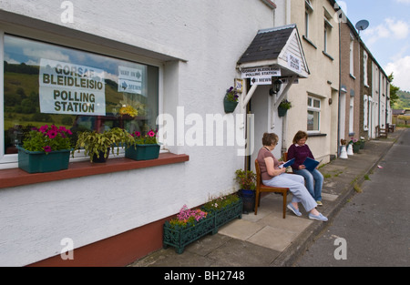 Reihenhaus bei Bedwellty Gruben verwendet als Wahllokal für die Nachwahl im Wahlkreis in England Gwent South Wales Valleys UK Stockfoto