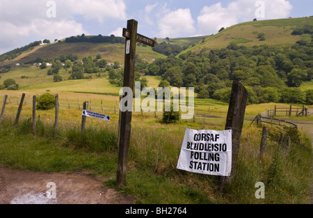 Zeichen zum Wahllokal am Bedwellty Gruben für die Abstimmungen im Nachwahl im Wahlkreis in England Gwent South Wales Valleys UK Stockfoto