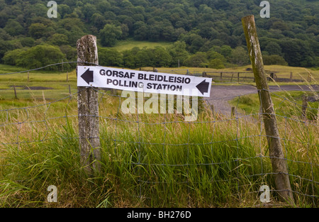 Zeichen zum Wahllokal am Bedwellty Gruben für die Abstimmungen im Nachwahl im Wahlkreis in England Gwent South Wales Valleys UK Stockfoto