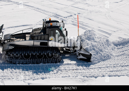 Piste, die Herstellung der Maschine, Kitzbühel, Österreich Stockfoto