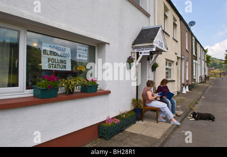 Reihenhaus bei Bedwellty Gruben verwendet als Wahllokal für die Nachwahl im Wahlkreis in England Gwent South Wales Valleys UK Stockfoto