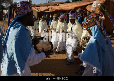 Congado, Festa do Divino Espirito Santo - kulturelle und religiöse Manifestation afrikanischen Einflusses in einigen Regionen Brasiliens gefeiert. Stockfoto