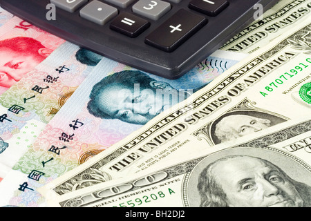 USA und China Währungspaar verwendet im Devisenhandel mit Taschenrechner Stockfoto