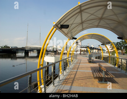 Ecuador. Stadt Guayaquil. Sumpf von El Salado. Fußgängerzone und dem Stadtzentrum an der Unterseite. Stockfoto