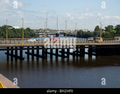 Ecuador. Stadt Guayaquil. Brücken in den Sumpf El Salado. Stockfoto