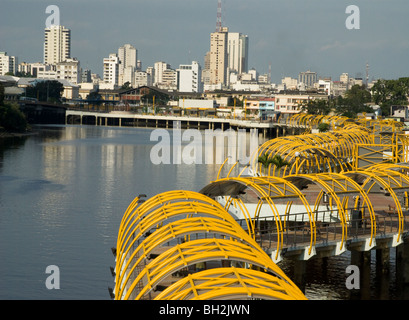 Ecuador. Stadt Guayaquil. Sumpf von El Salado. Fußgängerzone und dem Stadtzentrum an der Unterseite. Stockfoto