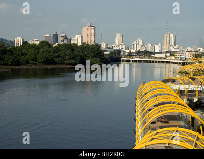 Ecuador. Stadt Guayaquil. Sumpf von El Salado. Fußgängerzone und dem Stadtzentrum an der Unterseite. Stockfoto