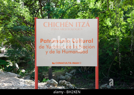 Zeichen. Chichén Itzá Ausgrabungsstätte Yucatan Mexiko. Stockfoto