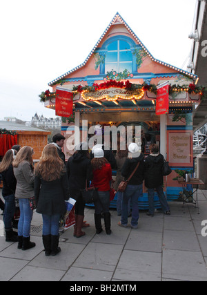 Kaffee und Tee Stand auf Köln Weihnachten Markt South Bank London Dezember 2009 Stockfoto