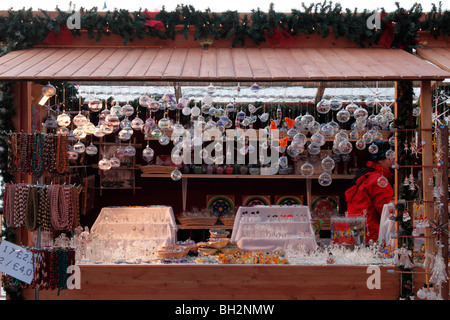 Dekorationen-Stall an Köln Weihnachten Markt South Bank London Dezember 2009 Stockfoto