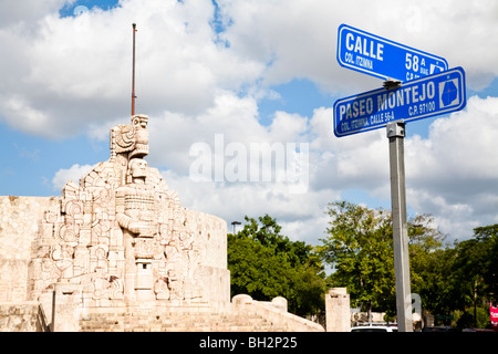 Monumento ein la Bandera oder Denkmal in die Heimat am Paseo de Montejo. Merida, Yucatan, Mexiko. Stockfoto