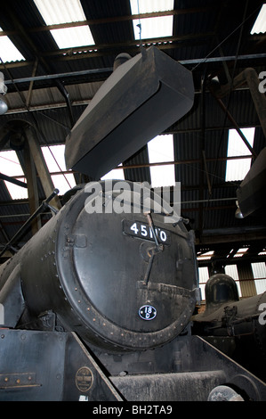 Stanier Klasse 5, schwarz 5 Dampflok Nummer 45110 am Barrow Hill Ringlokschuppen, Chesterfield, england Stockfoto