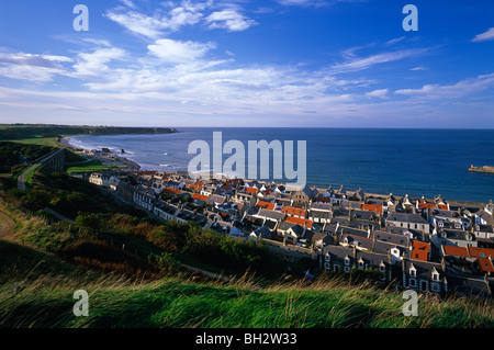 Ein Blick auf Cullen Ortschaft und Hafen auf den Moray Firth, Nord-Ost-Schottland Stockfoto