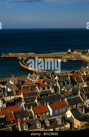 Ein Blick auf Cullen Ortschaft und Hafen auf den Moray Firth, Nord-Ost-Schottland Stockfoto