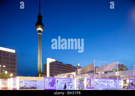 Alexanderplatz bei Nacht, Berlin, Deutschland Stockfoto