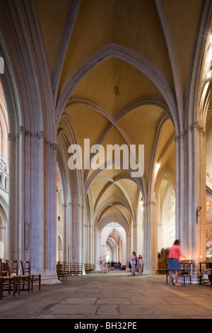 Innenraum der Kathedrale Saint-Corentin, Stadt Quimper, Handelsverträge des Finistere, Bretagne, Frankreich Stockfoto