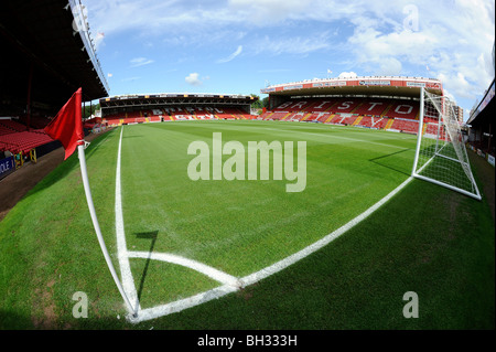 Blick ins Innere Ashton Gate Stadium, Bristol. Haus von Bristol City Football Club Stockfoto