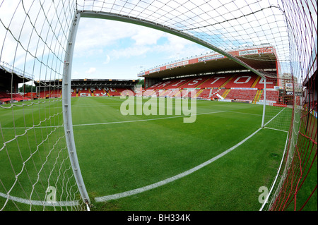 Blick ins Innere Ashton Gate Stadium, Bristol. Haus von Bristol City Football Club Stockfoto