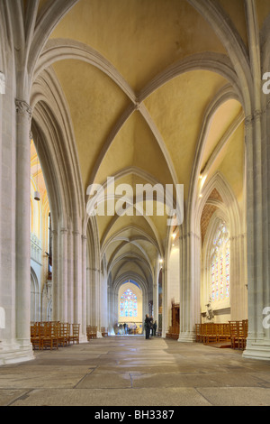 Innenraum der Kathedrale Saint-Corentin, Stadt Quimper, Handelsverträge des Finistere, Bretagne, Frankreich Stockfoto