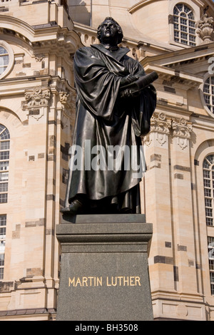 Statue von Martin Luther vor Frauenkirchen Kirche und Dom Dresden Sachsen Deutschland Stockfoto