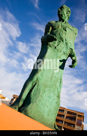 Die riesige Statue des Komponisten Alfredo Kraus stehen am Las Canteras Strand in Las Palmas, Gran Canaria Stockfoto