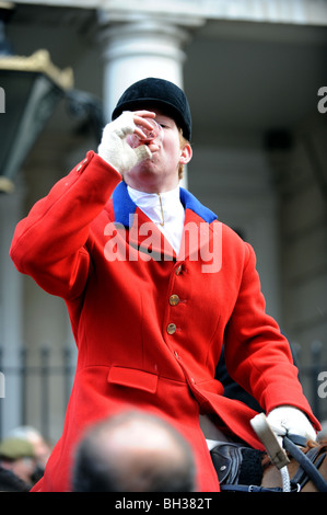 Mitglieder von Southdown und Eridge Hunt versammeln sich in Lewes hohe Straße für die jährliche Boxing Day treffen Stockfoto